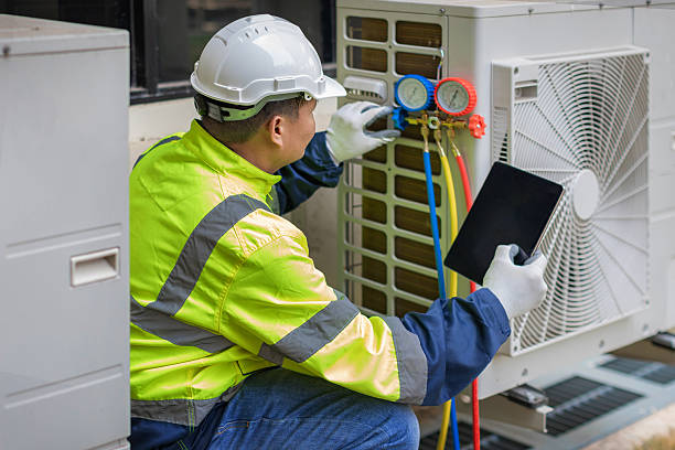 Professional Hvac technician working in Reno, TX